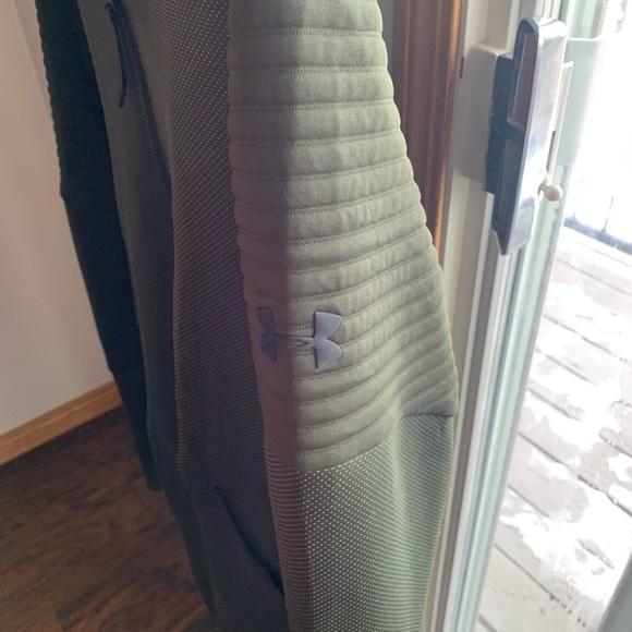 Clothes - Picture 2 of 6